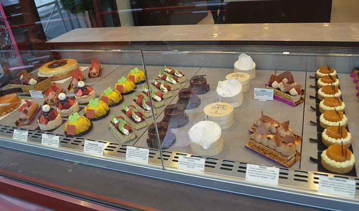 Caen’s Coziest Cafés and Pâtisseries for Sweet Tooth Travelers